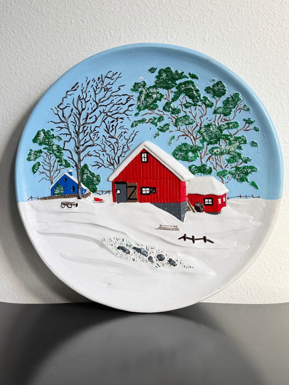 Vintage Byron Mold farmhouse art red barn snow scene decorative wall hanging '72